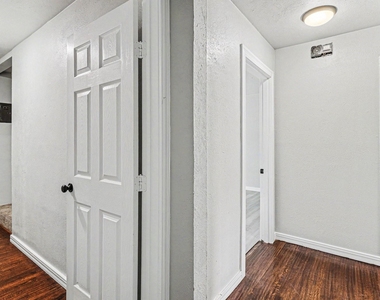 1108 E Robert Street - Photo Thumbnail 12