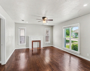1108 E Robert Street - Photo Thumbnail 5