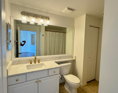 5306 Myrtlewood Circle E - Photo Thumbnail 8