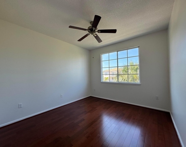 5306 Myrtlewood Circle E - Photo Thumbnail 9