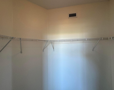 5306 Myrtlewood Circle E - Photo Thumbnail 16