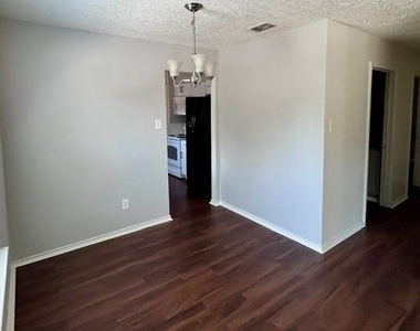 3013 Clover Lane - Photo Thumbnail 7