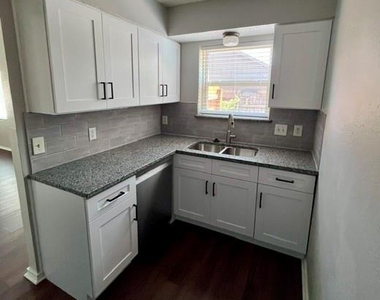 3013 Clover Lane - Photo Thumbnail 8