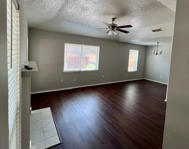 3013 Clover Lane - Photo Thumbnail 5