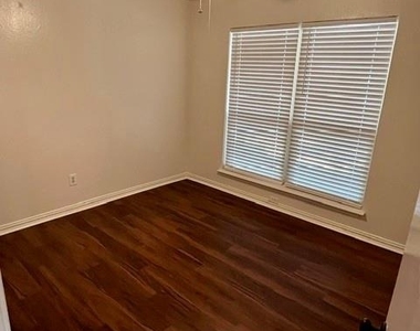 3013 Clover Lane - Photo Thumbnail 16