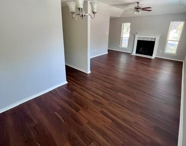 3013 Clover Lane - Photo Thumbnail 3