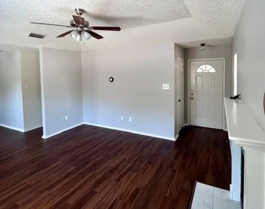 3013 Clover Lane - Photo Thumbnail 4