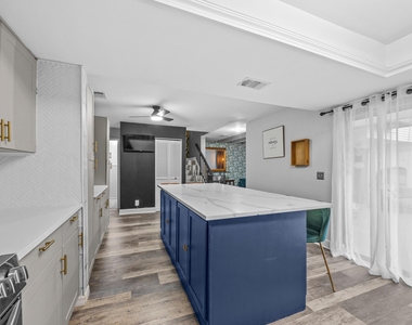 1520 Shaker Circle - Photo Thumbnail 3