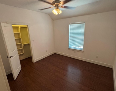 910 Fannin - Photo Thumbnail 8