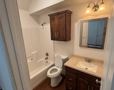 910 Fannin - Photo Thumbnail 6