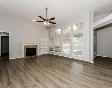 404 Derby Lane - Photo Thumbnail 4