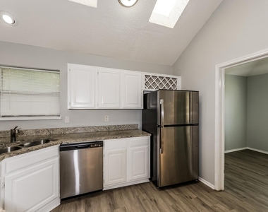 404 Derby Lane - Photo Thumbnail 1