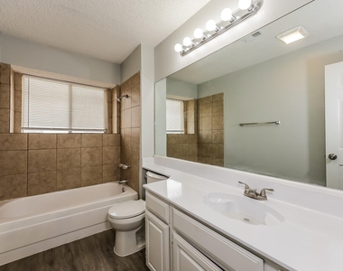 404 Derby Lane - Photo Thumbnail 7