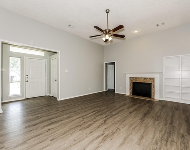 404 Derby Lane - Photo Thumbnail 5