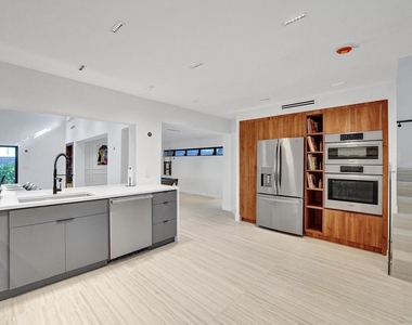 4417 Sw 38th Terrace - Photo Thumbnail 8