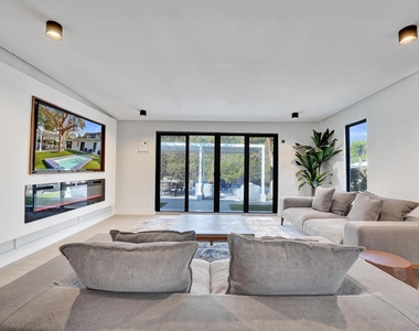 4417 Sw 38th Terrace - Photo Thumbnail 16