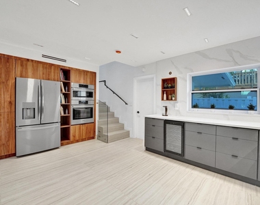 4417 Sw 38th Terrace - Photo Thumbnail 9