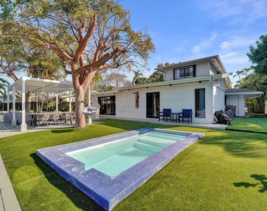 4417 Sw 38th Terrace - Photo Thumbnail 1