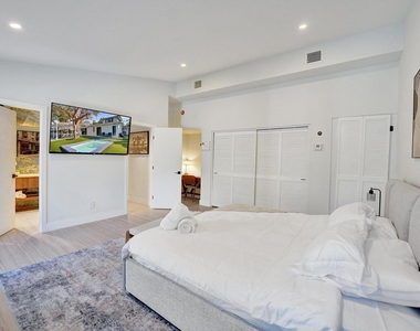 4417 Sw 38th Terrace - Photo Thumbnail 24