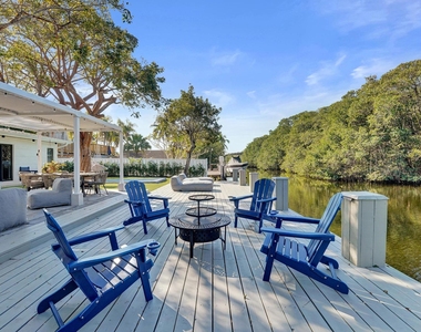4417 Sw 38th Terrace - Photo Thumbnail 2