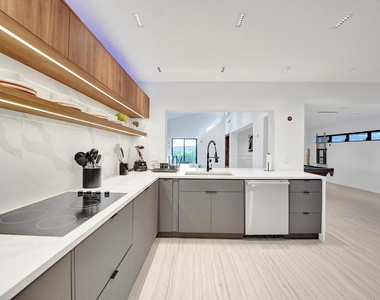 4417 Sw 38th Terrace - Photo Thumbnail 11