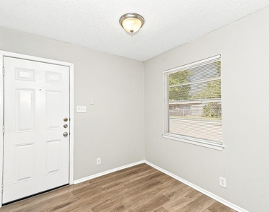 656 Sue Ann Lane - Photo Thumbnail 5