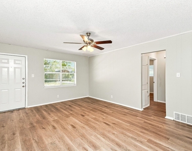 656 Sue Ann Lane - Photo Thumbnail 4