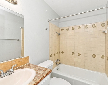 656 Sue Ann Lane - Photo Thumbnail 7