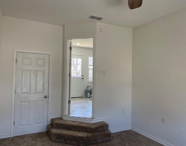 1321 S Crockett Drive - Photo Thumbnail 9