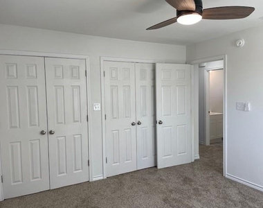1321 S Crockett Drive - Photo Thumbnail 5