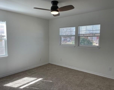 1321 S Crockett Drive - Photo Thumbnail 8