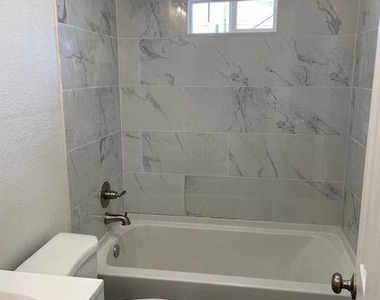 1321 S Crockett Drive - Photo Thumbnail 10