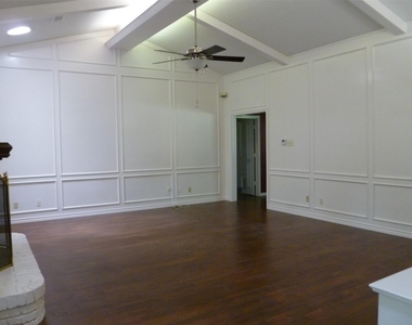 6916 Delmeta Drive - Photo Thumbnail 4