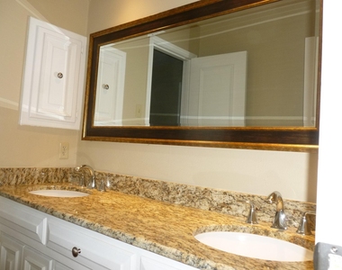 6916 Delmeta Drive - Photo Thumbnail 9