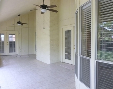 6916 Delmeta Drive - Photo Thumbnail 22