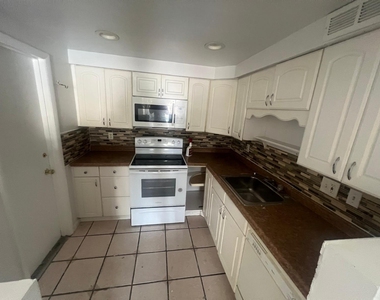 624 Nw 13th Street - Photo Thumbnail 1