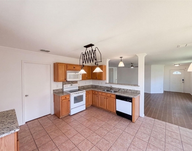 6200 St James Place - Photo Thumbnail 3