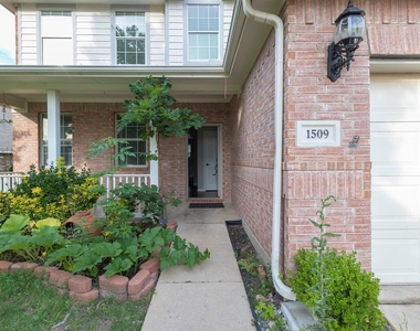 1509 Heron Drive - Photo Thumbnail 1