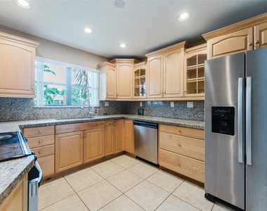 816 Se 13th Court - Photo Thumbnail 11