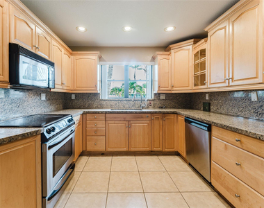 816 Se 13th Court - Photo Thumbnail 10