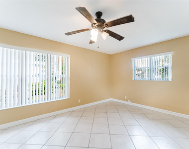 816 Se 13th Court - Photo Thumbnail 29