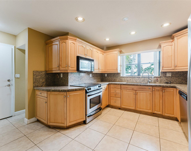 816 Se 13th Court - Photo Thumbnail 9