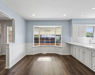 10146 Coveridge Drive - Photo Thumbnail 7