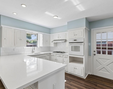 10146 Coveridge Drive - Photo Thumbnail 12