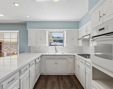 10146 Coveridge Drive - Photo Thumbnail 9