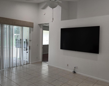 2680 Clipper Circle - Photo Thumbnail 10