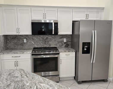 2680 Clipper Circle - Photo Thumbnail 5