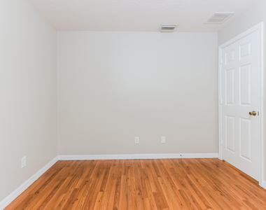 2257 Sw Matheson Terrace - Photo Thumbnail 8