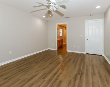 2431 Se Gilbert Avenue - Photo Thumbnail 9