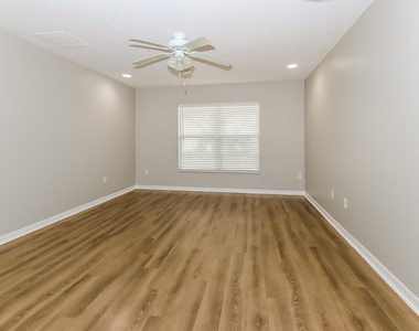2431 Se Gilbert Avenue - Photo Thumbnail 5